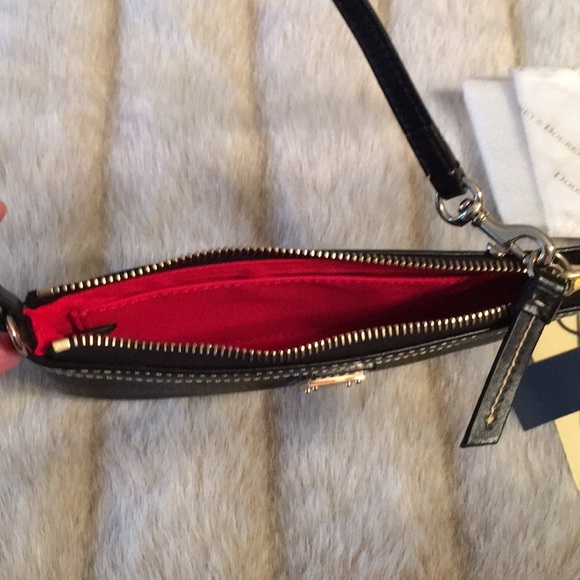 Dooney & Bourke large pebble leather wristlet - Picture 3 of 3